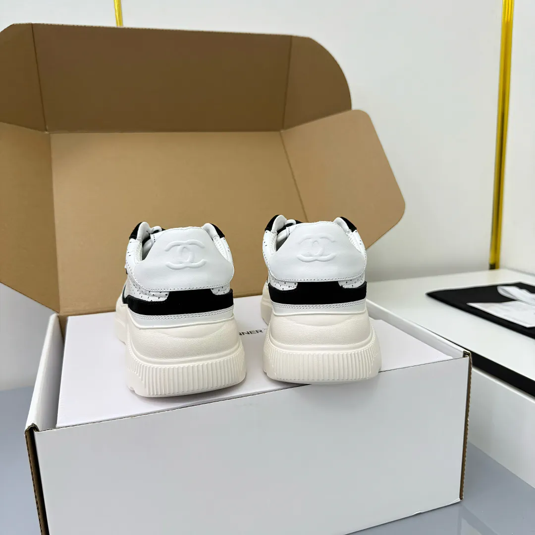 👟👟Ex-factory price 620👟👟 Chanel bread shoes ~ original calfskin panda shoes Chanel 25C latest hot style panda black and white sports shoes casual sneakers Xiaoxiang hot item classic black and white panda color coco girls must pay Fabric: original custom mixed sheepskin lining: original imported breathable mesh lining outsole: Original molded rubber + TPU combination Size: Women's 35-41